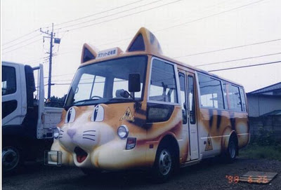 japanese_school_buses_02.jpg