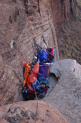 extreme_hanging_tents_08.jpg