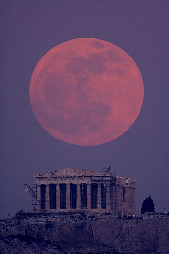 LunarParthenon_ayiomamitis.jpg