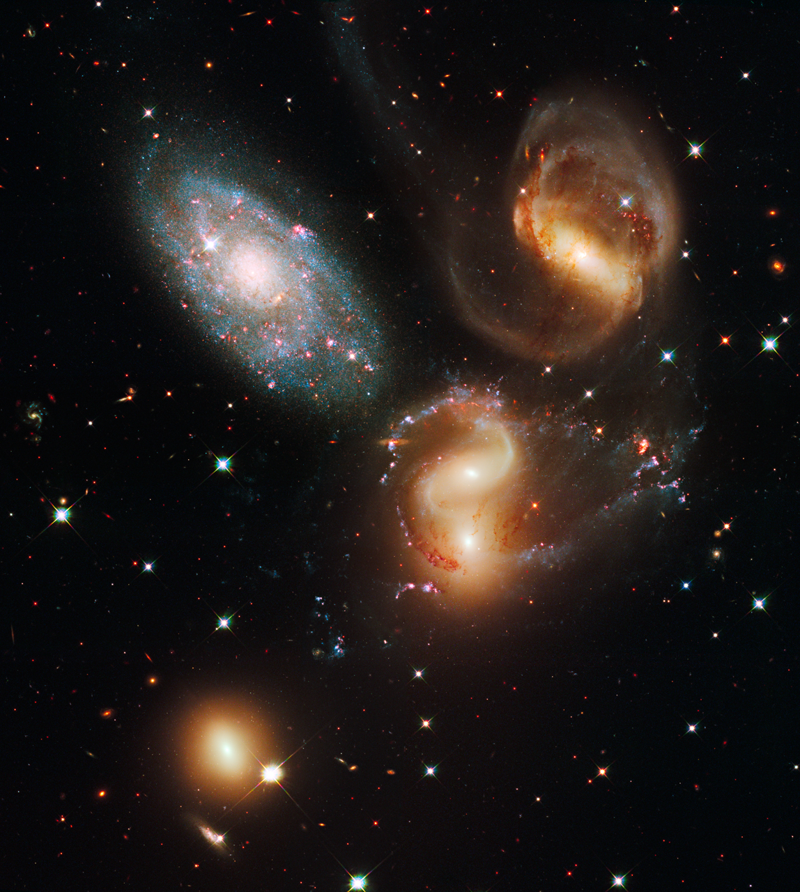 stephansquintet_hubble.jpg