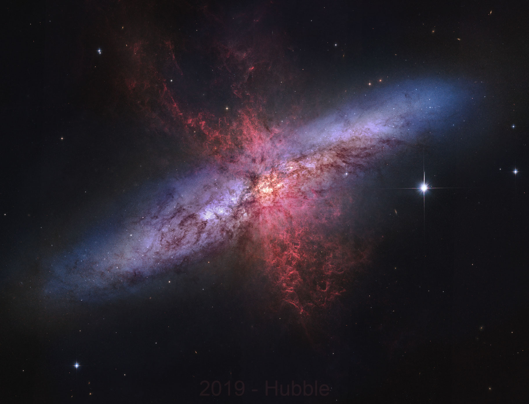 M82_HubbleNobre_1824.jpg
